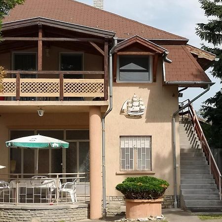 Vitorlas Apartmanhaz Siófok Exteriör bild