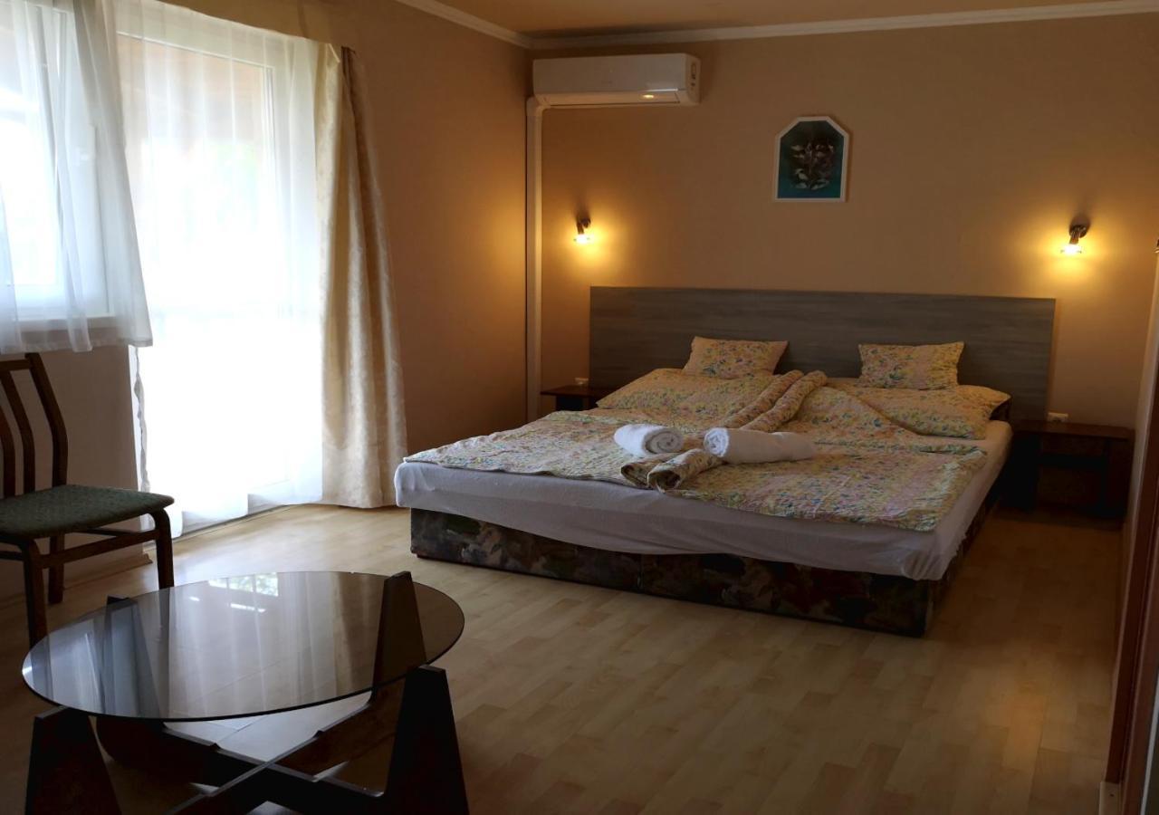 Vitorlas Apartmanhaz Siófok Exteriör bild